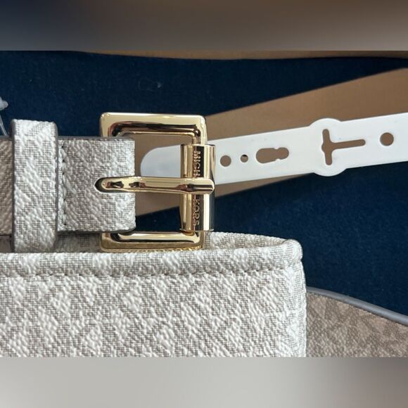 **"Michael Kors Jet Set Logo Stripe Waist Bag – Classic Beige/Brown"** - Picture 7 of 10